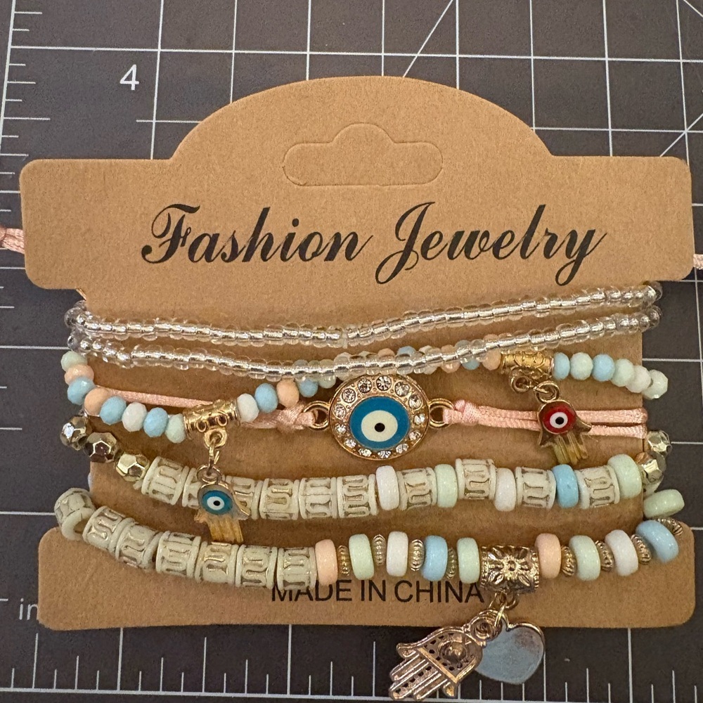 Elegant Gold and Cream Bracelet